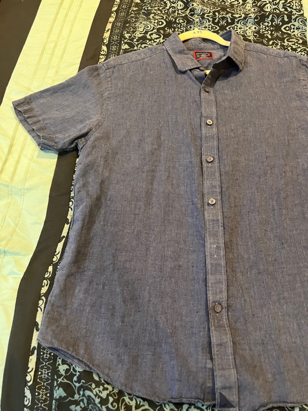 UNTUCKit Men's Short-Sleeve Chambray Button-Down Shirt - Blue - Picture 3 of 7